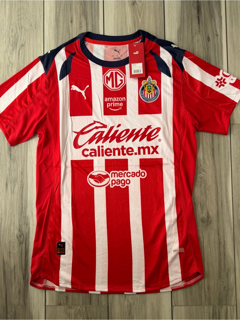 Size (M) PUMA CHIVAS GUADALAJARA  2025/26 MEN'S HOME STADIUM JERSEY  RED NWT